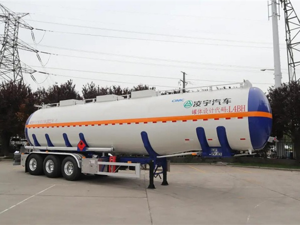 中集凌宇新款鋁合金易燃液體運輸車來了！